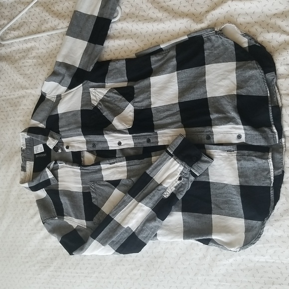 H&M Black and White Button Down Checked Flannel Shirt - Picture 1 of 5